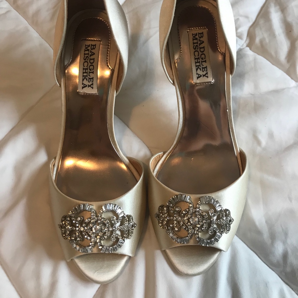 Badgley Mischka Salsa Pump Size 7.5